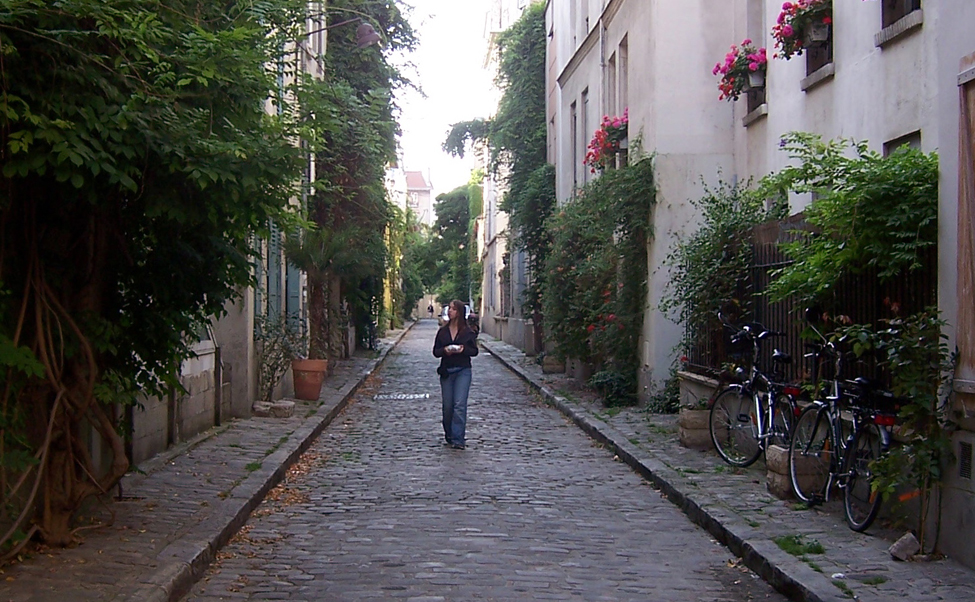Gwen rue des T. 8-05.bwc